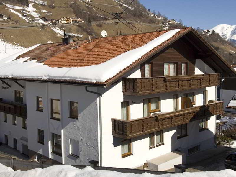 Hotel Neuwirt Kirchdorf in Tirol Bagian luar foto